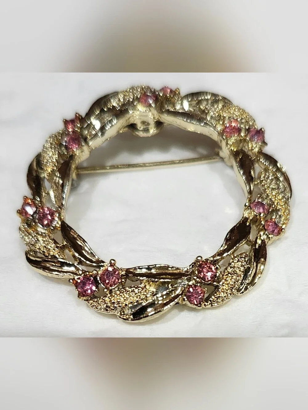 Gerry Gold Tone Wreath Brooch Pin With Pink Stone Accents Vintage